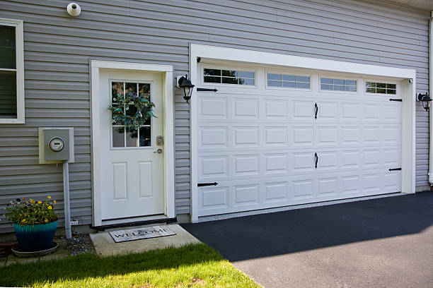 24/7 Emergency Garage Door Panel Replacement experts in Newbern, TN
